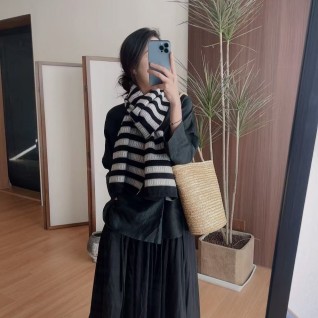 미우미우 이니셜 니트목도리 머플러