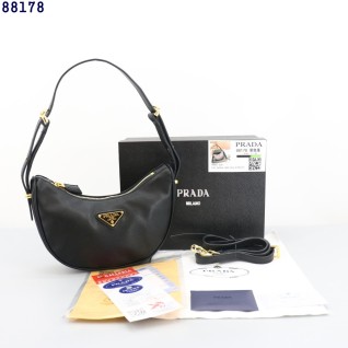 프라다 반달 호보백