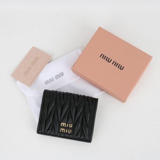 미우미우 마테라쎄 반지갑